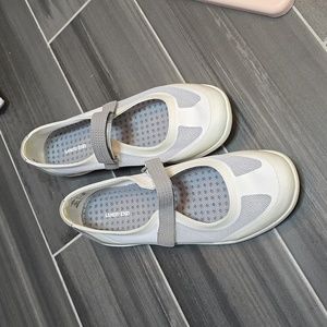 Land's End water shoes size US 11